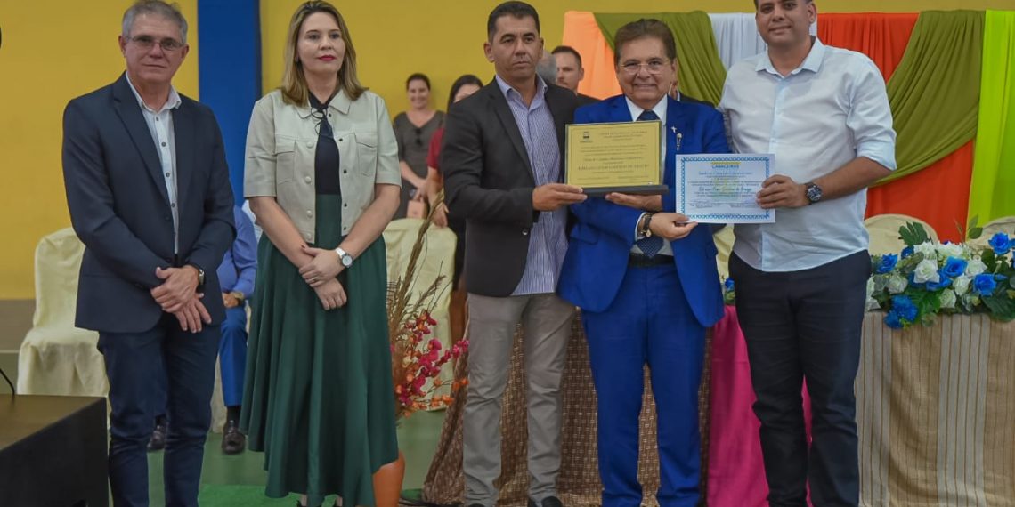 Adriano Galdino recebe títulos de cidadão de Cabaceiras e Olivedos