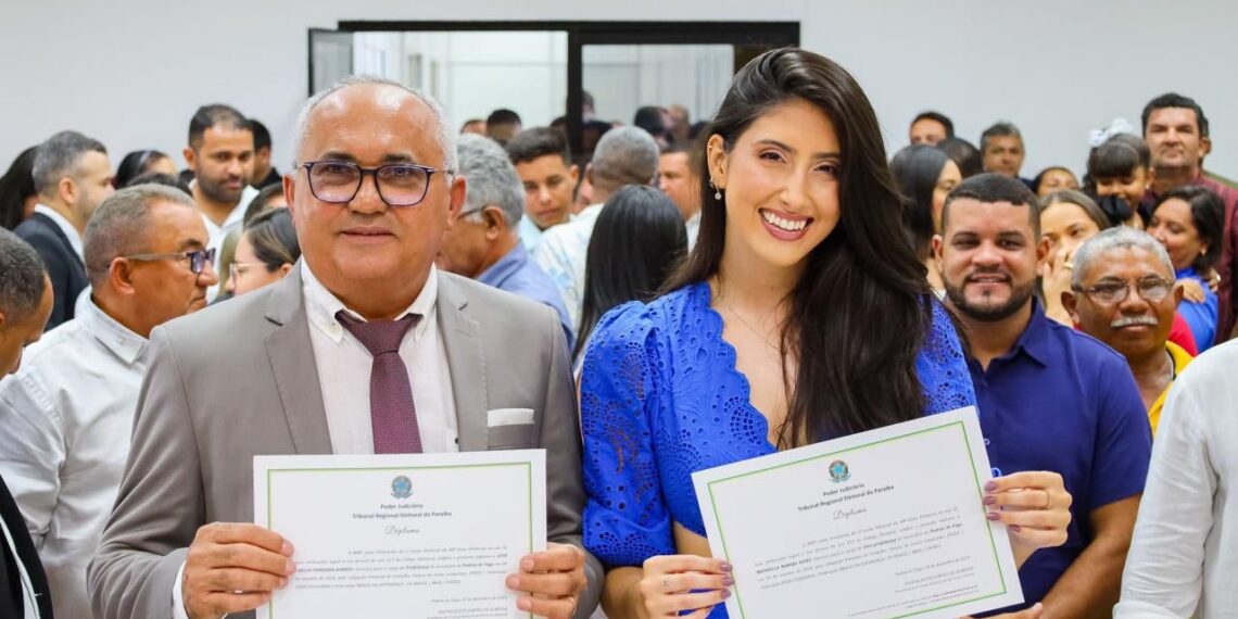 Ba Barros e Doutora Manuella são diplomados prefeito e vice de Pedras de Fogo