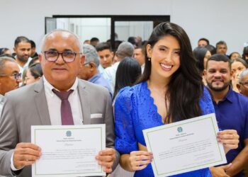 Ba Barros e Doutora Manuella são diplomados prefeito e vice de Pedras de Fogo