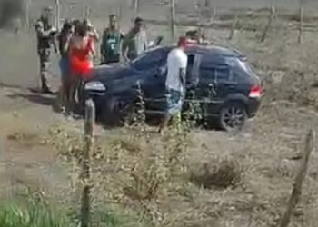 Homem é encontrado morto dentro de carro às margens de rodovia, na Paraíba