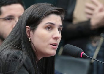 CCJ aprova admissibilidade de proposta que garante direito à vida para fetos e impede aborto legal