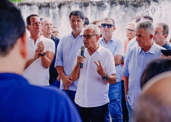 Cícero Lucena autoriza construção de praça e pavimentação de mais 11 ruas no Colinas do Sul