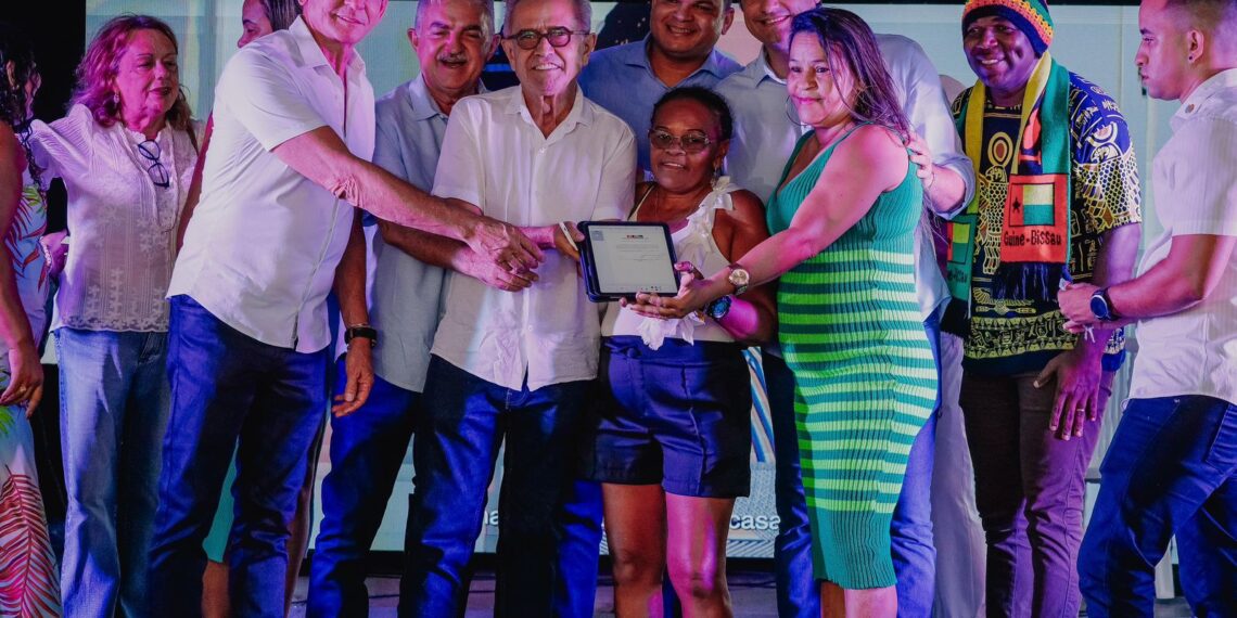 Cícero Lucena entrega 80 apartamentos do primeiro residencial quilombola do Brasil construído no bairro de Paratibe