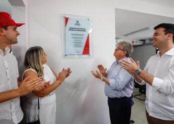 João Azevêdo entrega UTI, prédio do Cedmex e inspeciona Central de Abastecimento de Medicamentos, CG