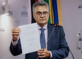 ALPB empossa o deputado Marcio Roberto