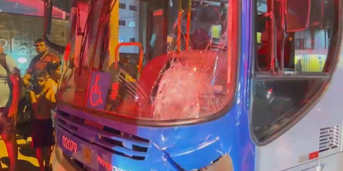 Motociclista morre após colidir com ônibus no Valentina Figueiredo, em João Pessoa