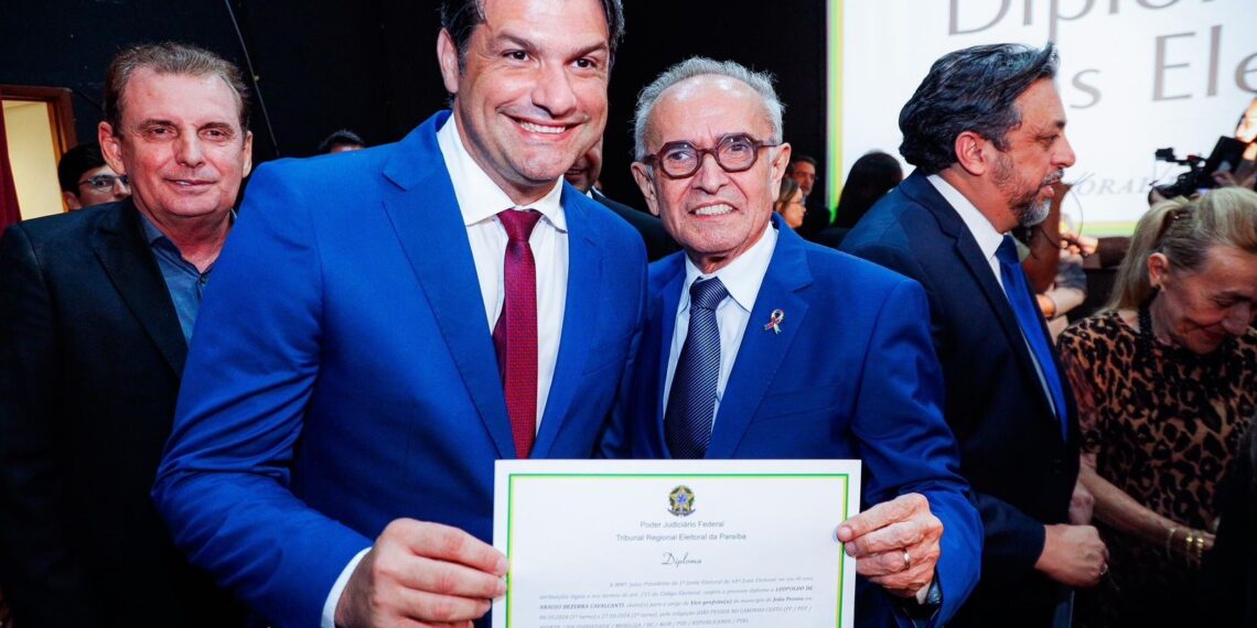 Prefeito Cícero Lucena e vereadores de João Pessoa são diplomados pela Justiça Eleitoral