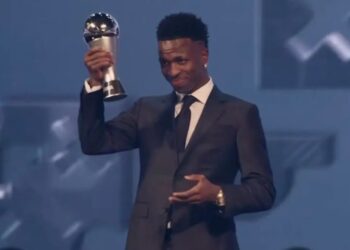 Vinícius Jr é eleito melhor jogador do mundo em prêmio oficial da Fifa