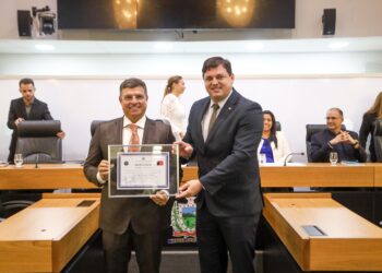 ALPB concede cidadania paraibana ao prefeito de Cabedelo, Vitor Hugo