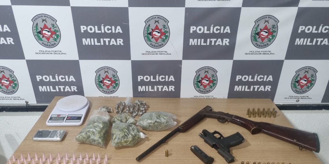 Polícia Militar fecha ‘garagem do tráfico’ e apreende armas e drogas na Capital