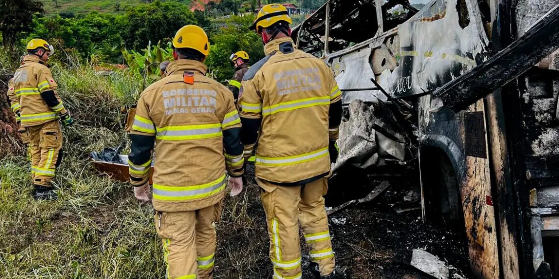 Sobe para 41 número de mortos em acidente em Minas Gerais