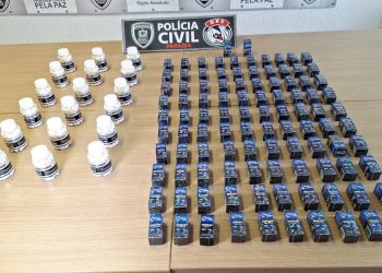 Polícia apreende cerca de 120 frascos de anabolizantes em um estabelecimento comercial, em Santa Rita