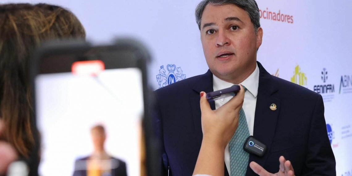 Senador Efraim Filho confirma entrega de 48 novas ambulâncias do SAMU para 35 municípios paraibanos