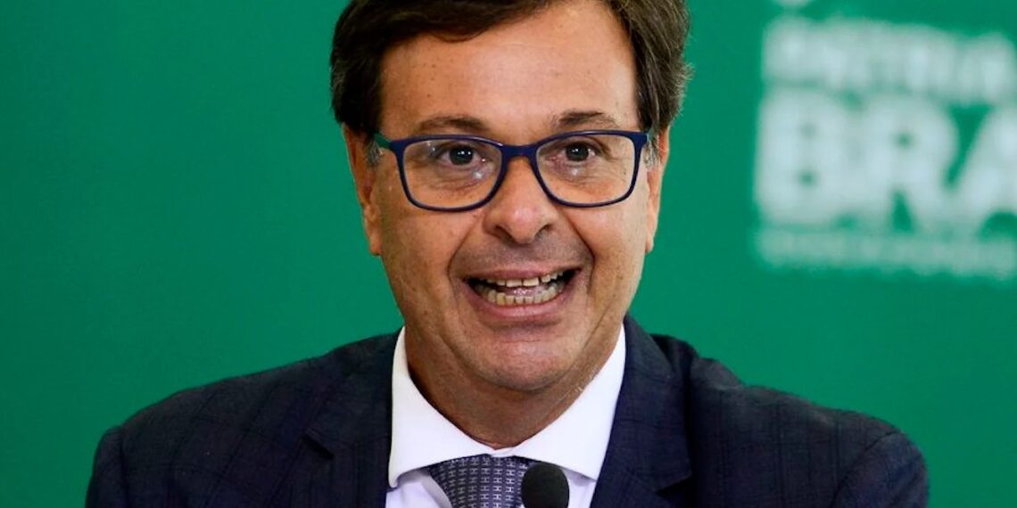 Ex ministro de Bolsonaro defende general Braga Netto e cita jornalista do UOL