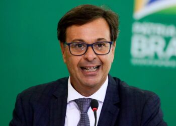 Ex ministro de Bolsonaro defende general Braga Netto e cita jornalista do UOL