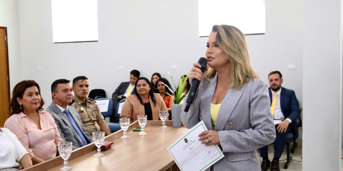 Karla Pimentel é diplomada para seu segundo mandato à frente da Prefeitura de Conde