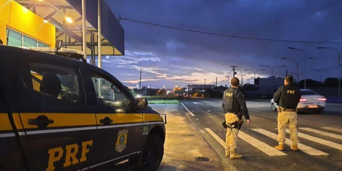 Operação da PRF prende líder de facção do Ceará e recupera carros roubados