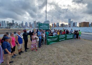 Moradores protestam e pedem retomada das obras do Parque da Cidade, suspensas pela Justiça