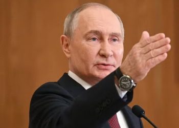 Putin aprova orçamento com previsão recorde de um terço dos gastos com defesa em meio à guerra na Ucrânia