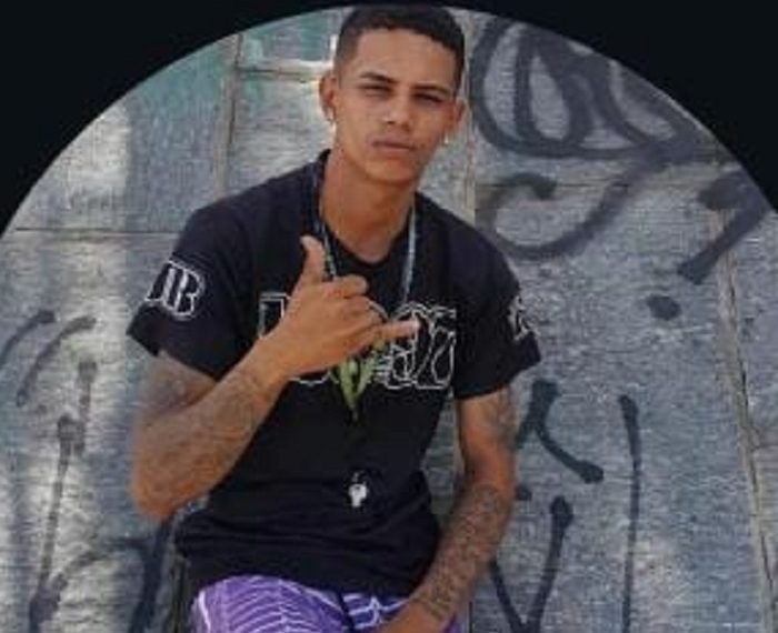 Jovem usando tornozeleira é morto com mais de vinte tiros, em Cabedelo