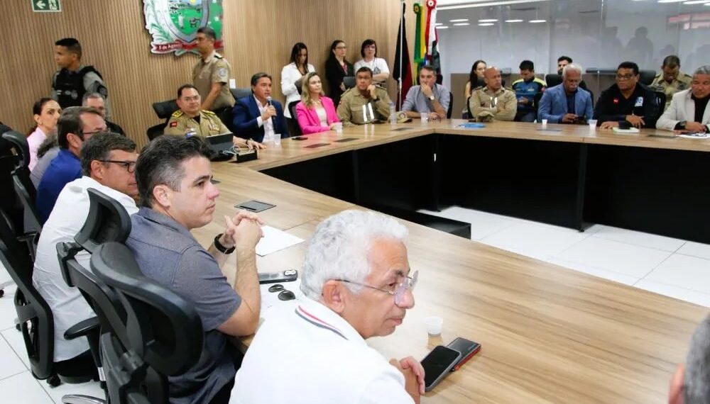 Reunião no Centro Integrado de Comando e Controle de João Pessoa define estratégias para a segurança no Folia de Rua 2025