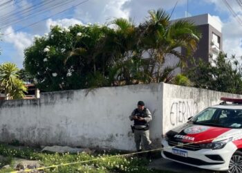 João Azevêdo entrega 113 ônibus escolares para os municípios e destaca investimentos para garantir segurança e permanência de alunos nas escolas