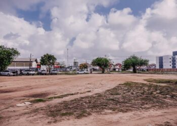 Cícero Lucena autoriza construção de praça no Colinas do Sul II e confirma obras de pavimentação