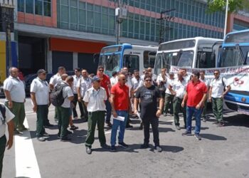 Motoristas de ônibus de João Pessoa aceitam proposta de reajuste salarial e decidem encerrar greve
