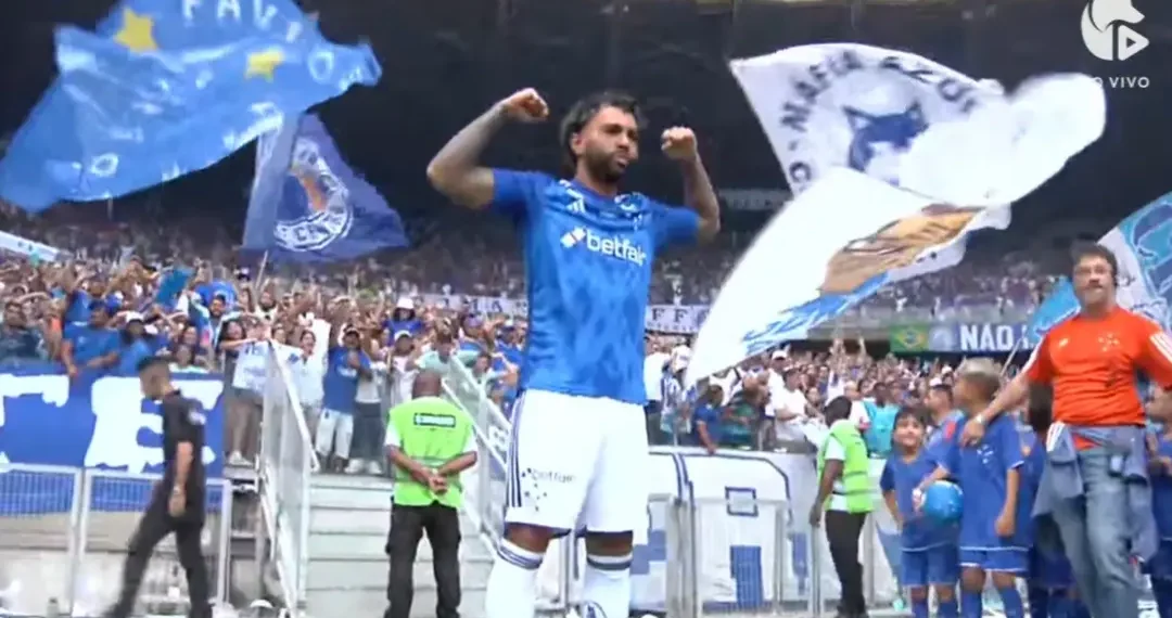 Gabigol é apresentado pelo Cruzeiro em um Mineirão lotado