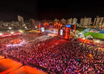 Mistura de ritmos marca abertura do Fest Verão Paraíba 2025