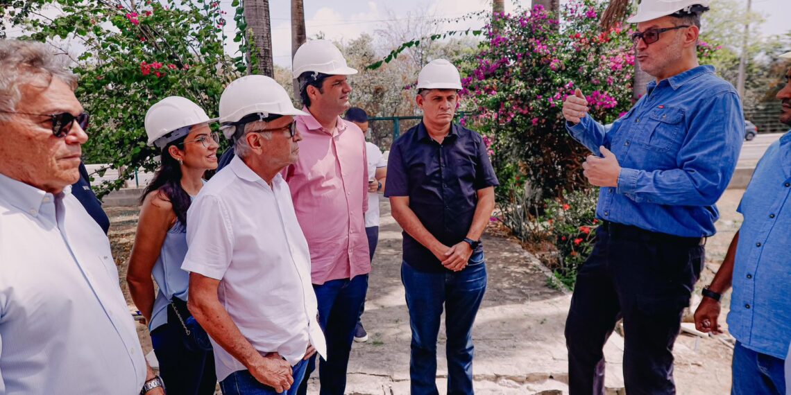 Cícero Lucena e Leo Bezerra visitam obras do Centro de Cooperação da Cidade, no Altiplano