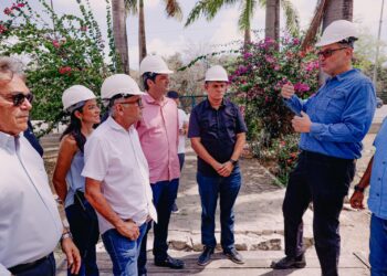 Cícero Lucena e Leo Bezerra visitam obras do Centro de Cooperação da Cidade, no Altiplano