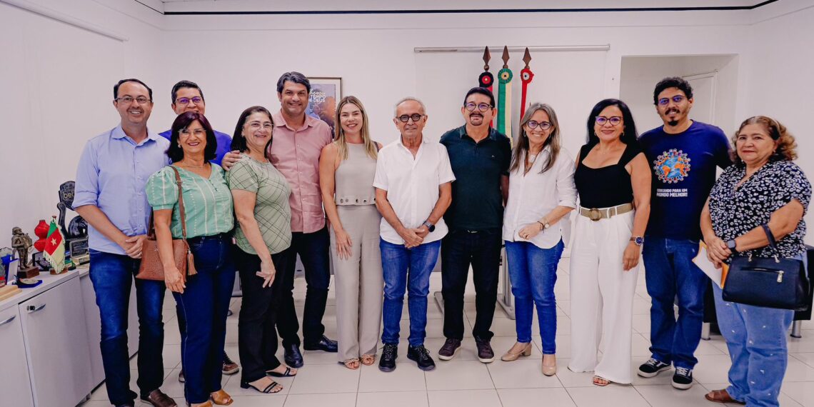 Prefeito anuncia reajuste de 7,5% para professores, consolidando salário do magistério de João Pessoa como maior entre capitais nordestinas