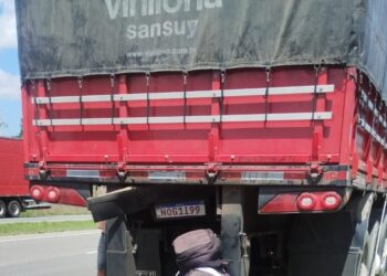 Colisão entre moto e caminhão deixa dois mortos na BR-230, em Santa Rita