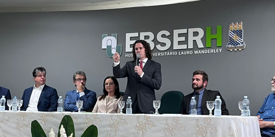 Autoridades agradecem a Veneziano projeto que garantiu mais recursos para HUs de todo o Brasil