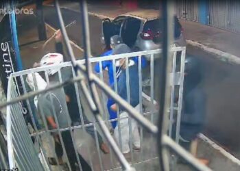 João Azevêdo entrega 113 ônibus escolares para os municípios e destaca investimentos para garantir segurança e permanência de alunos nas escolas