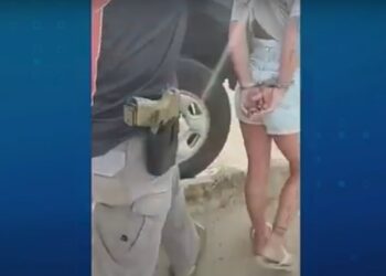 Mulher é presa suspeita de tráfico; drogas estavam escondidos em fogão