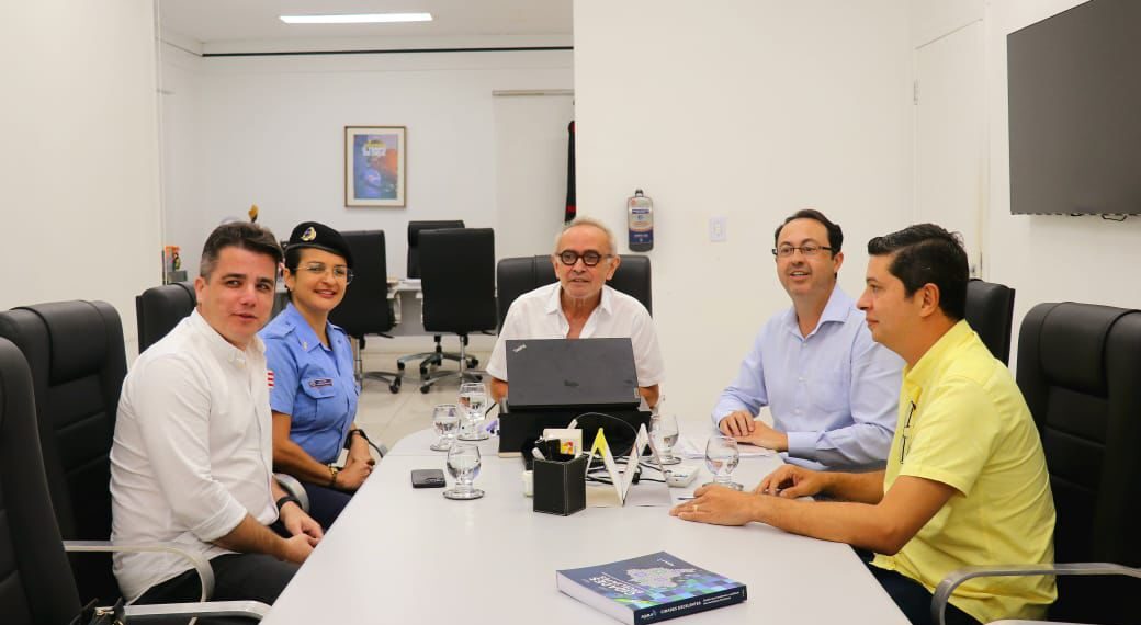 Cícero Lucena anuncia aumento de 7,5% para a Guarda Civil Metropolitana