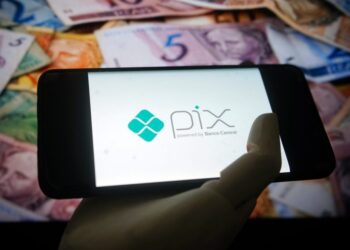 Governo Federal publica MP que proíbe cobrança diferenciada por transações em Pix