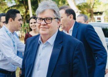 João Azevêdo anuncia reajuste linear para servidores acima da inflação com impacto de R$ 1,3 bilhão