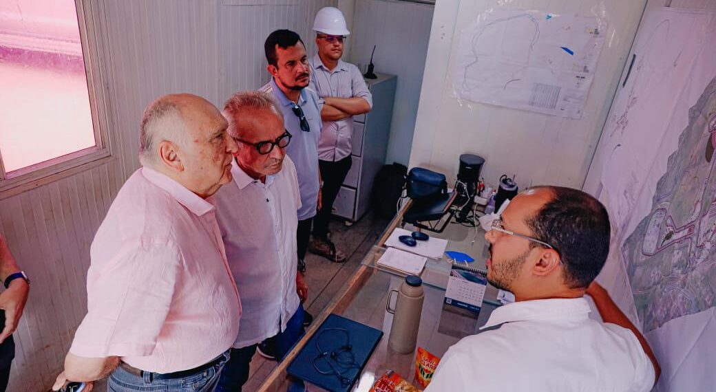 Acompanhado do presidente do TCE-PB, prefeito Cícero Lucena inspeciona obras do Parque Socioambiental do Roger