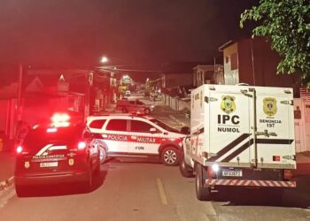 Jovem tem casa invadida, é arrastado para rua e assassinado a tiros, em Bayeux