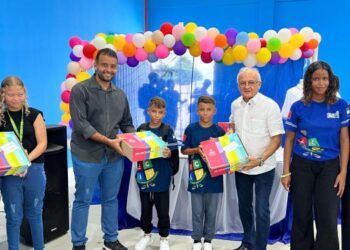 Branco Mendes destaca compromisso com educação em solenidade de entrega de kits escolares para estudantes da rede estadual em Alhandra