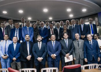 Cícero Lucena destaca avanços da Prefeitura, anuncia novas secretarias e reitera parceria com vereadores