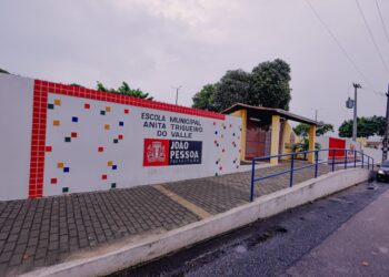 Cícero Lucena entrega 42ª escola reconstruída pela Prefeitura e projeta novo padrão de ensino tecnológico para toda a rede de João Pessoa