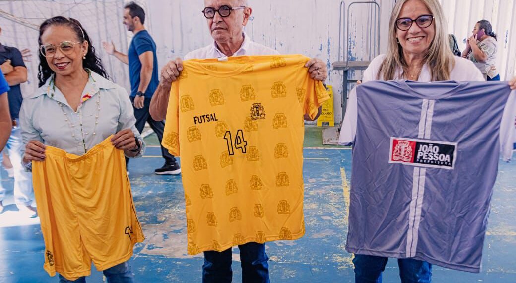 Cícero Lucena inicia distribuição dos kits de material esportivo e destaca planejamento da gestão para o desenvolvimento dos alunos