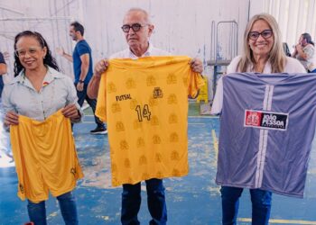 Cícero Lucena inicia distribuição dos kits de material esportivo e destaca planejamento da gestão para o desenvolvimento dos alunos