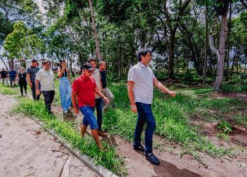 Leo Bezerra anuncia plantio de 600 mudas de árvores nativas este mês, durante ação no Parque Augusto dos Anjos