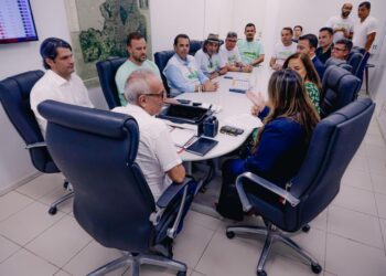 Cícero Lucena assina Termo de Cooperação Técnica com Ministério Público para coleta sustentável no Carnaval