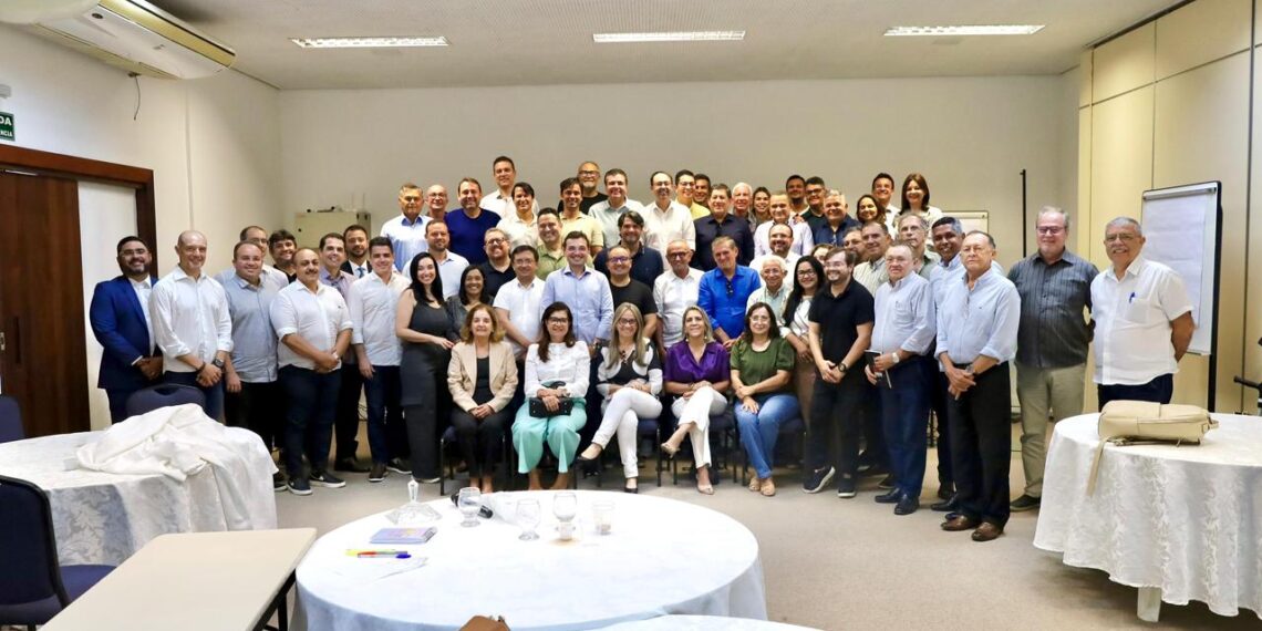 Cícero Lucena realiza 1° encontro com nova equipe, anuncia Odon como líder e Emano para a Articulação Política